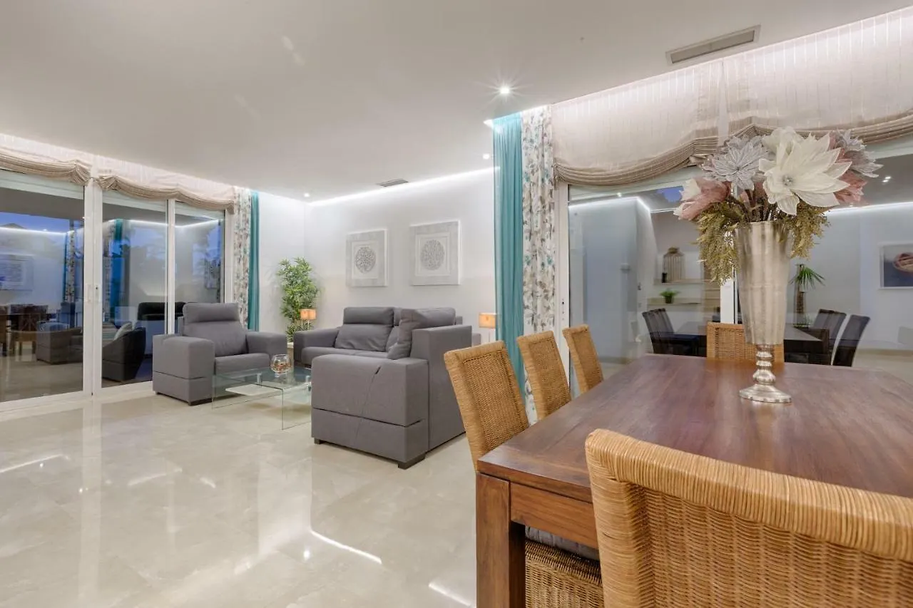 Hanami Alcazaba Beach Penthouse 에스테포나